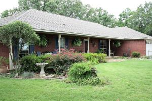 See The Stars at Night !! Upscale 4 Bedroom 2 Bath with over 2400 Sq ft of living space,Centrally located between Russellville and Clarksville & minutes from Piney Bay. Private setting on 7+ Acres with views of the Valley below. Fantastic Kitchen and Excellent Family Layout Feel Wood floors, large closets, Tool Barn/Work Area and Generac automatic whole house generator for those stormy nights.