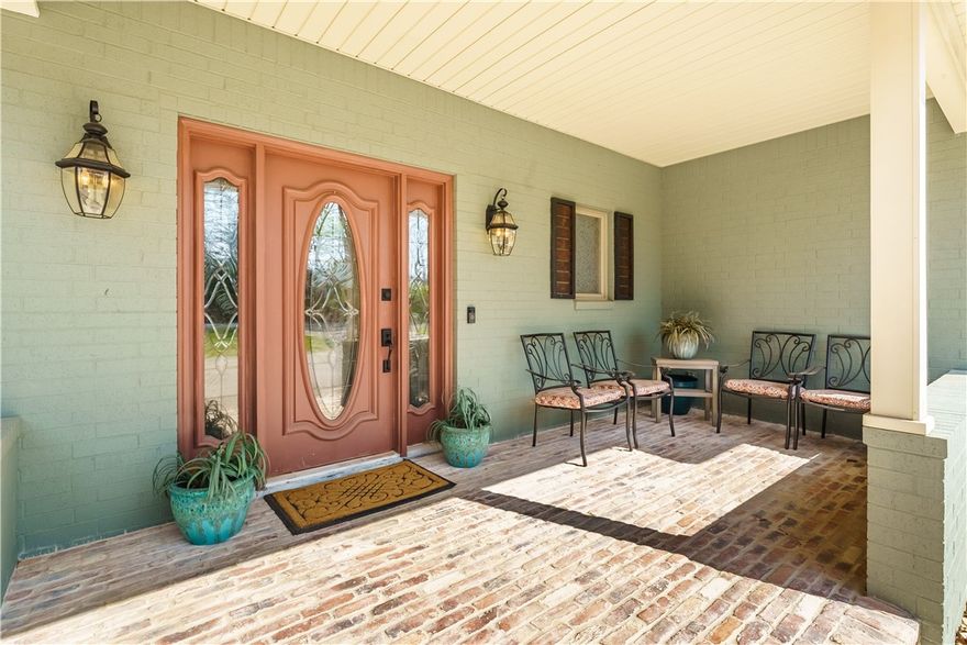 *13K CONCESSIONS + Home Warranty & Priced to Sell* Welcome to The Huskins Home minutes to the 49 & .5 mi from Highlands Recreation for golf, fun & veranda dining! This home has a list of recent updates. A rare find in Bella Vista offering comfort, charm, & flexibility for every lifestyle. 2 levels, 3Bd's, 3.5 Ba's, 4,000+sqft on 1.14acres | 3 parcels; providing you plenty of natural privacy. M Level welcomes you in w/ oversized windows allowing natural light into to every room. 2 Primary Suites, 2 living & dining areas—formal & casual. The kitchen offers ample storage & counter space for all your cooking & entertaining needs, while a sun-filled screened porch creates the perfect place for year-round relaxation. Each level w/ a F.Place, adding warmth & charm. The L. Level has add'l living/ flex space, ideal for hobbies, home office, or guests. Then step outside to a flat backyard + firepit—perfect for evenings of enjoyment.
Price reflects recent appraisal, Roof 2020, HVAC 2022, Newer WHtr. HOME IS WINTERIZED