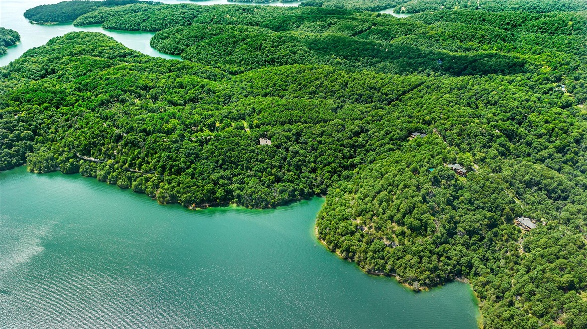 Discover 5.28 pristine acres of lakefront property offering stunning views and direct access to the water. This rare find comes perced and ready with a completed septic design for both a 7-bedroom home AND a 2-bedroom guest houseāideal for building your dream lake house with an in-law suite, or a lucrative short-term rental opportunity. A circle drive is already in place, making access easy from day one.
Located just 6 minutes from Ventris Boat Ramp and 17 minutes to Lost Bridge Marina, youāre perfectly positioned for lake adventures. Only 30 minutes to Rogers, 41 minutes to Bentonville Square, and 45 minutes to charming Eureka Springsāthis is lake life without compromise.
Whether you're looking to build a private retreat, a multi-home compound, or an income-generating getaway, this property is ready for your vision.
Drone footage coming soon.