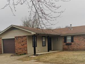 INSIDE LIKE NEW...3 BEDROOM 2 BATH, APPROX 1500 SQ FT H&C - ATTACHED GARAGE, NEW PAINT THROUGHOUT. NEW SHOWER & TUB COMBINATION IN FRONT BATH, NEW LARGE WALK IN CERAMIC TILE SHOWER IN MASTER. LIKE NEW KITCHEN CABINETS. GREAT LOCATION, MUST SEE TO APPRECIATE.