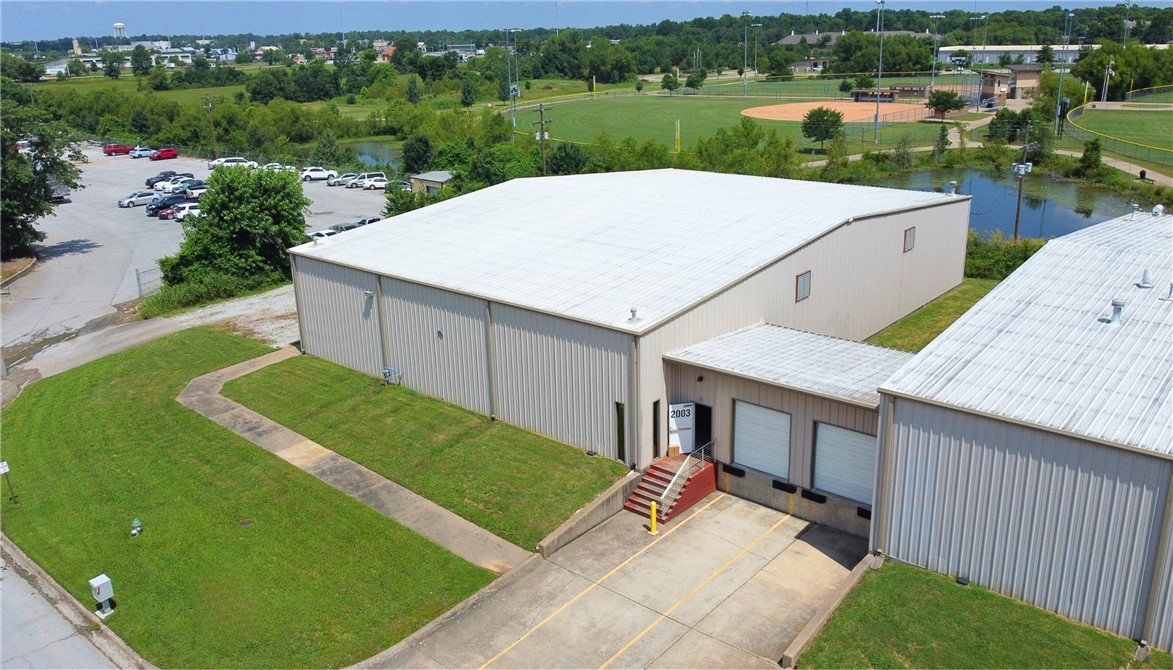 Available: 8,600 SF | 0.73 AC.
Asking price: $1,250,000.
Asking rent: $10.50 PSF | NNN.
Zoning: I-1.
Dock level door: 1.
Min wall height: 17' 10''.
Max peak height: 22' 6''.
Clear span: 16' 3''.
Power capacity: 3-phase.
Located just 2.3 miles from Interstate-49, this 8,600 SF warehouse is available for sale at $1,250,000 or lease at $10.50 PSF NNN. The I-1 zoned property features one dock door and 3-phase power.