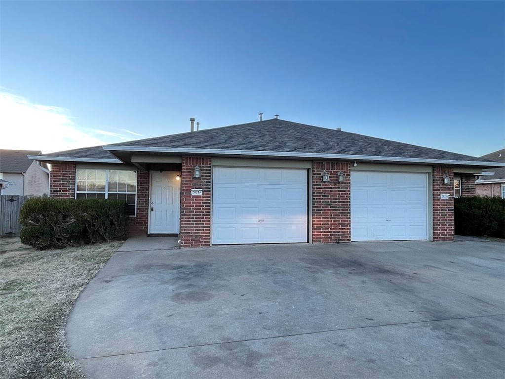 Nice 2 bedroom, 2 full bath duplex in Springdale. Great kitchen has a full-size refrigerator, dishwasher, electric range and garbage disposal. Large, open living room with gas fireplace and a separate dining area off kitchen. Ceiling fans. Large closets. Shower/tub combo in both baths. Carpet in bedrooms. Full size washer/dryer in laundry area. Fenced back yard with large storage unit. One car garage. Great location! Close to restaurants, shopping and more! Call today to schedule a preview.