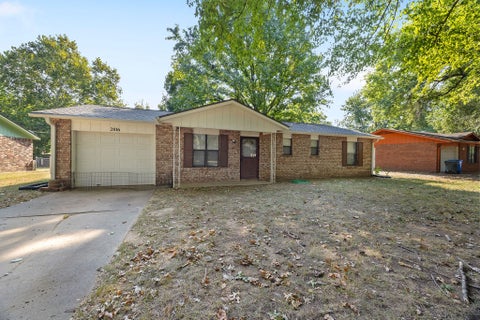 Photo of 2816 Susan Carol Lane, Fayetteville, AR 72703 (MLS # 1360664)