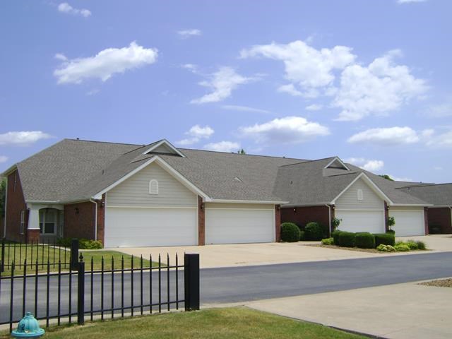 4 bedroom condo in great location. Additional $25 / month for a 6 month lease term. POA