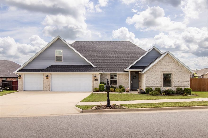 Welcome to this beautifully maintained home in a sought-after neighborhood near Siloam schools. This versatile floor plan features a spacious primary suite boasting a large walk-in closet and a thoughtfully designed en-suite bath. Three more bedrooms and a full bath are also located on the main level. The open-concept living room is enhanced by a vaulted ceiling and a cozy gas fireplace, perfect for relaxing or entertaining. The kitchen features a large walk-in pantry, tiled backsplash, separate dining area and convenient coffee nook. Upstairs, discover a generous bonus room with a full bathroom—ideal as a guest suite, playroom, or private office. You will love all the luxurious fixtures and upgrades throughout the home. Step outside to a fully fenced backyard offering both privacy and space for outdoor entertainment. The attached three-car garage provides ample room for storage, hobbies, and more. Don’t miss your chance to own this exceptional property—schedule your private tour today!