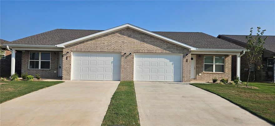 Brand new duplexes in Bentonville close to NWA Reginal Airport for lease. Home features 3 bedrooms, 2 bathrooms, 2 car garage, LVP throughout home, granite countertops, ceiling fans, open floorplan, covered back patio for grilling/entertaining, fenced in yard and all appliances included. 1 month free rent for tenant with all 1-year leases signed by November 1, 2025.