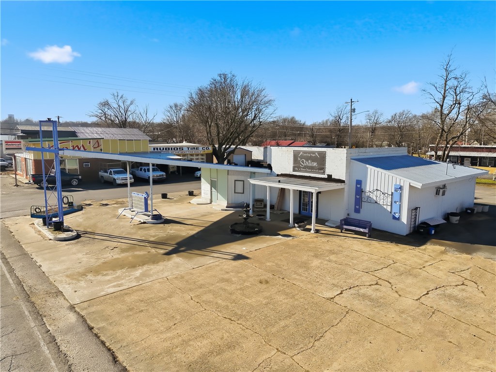 Photo 1 of 21 — 326 S 2nd Street, Stilwell, OK 74960