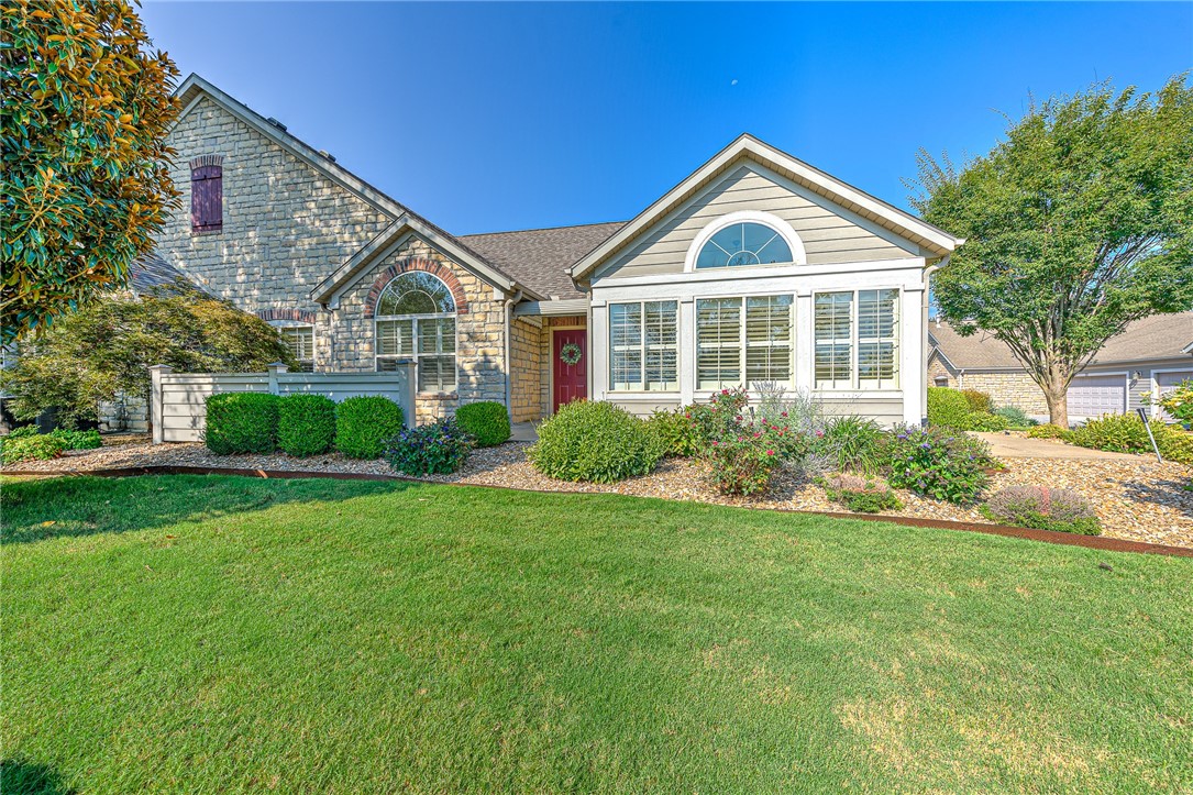 Extremely well maintained condo in the highly desired Arbors community. Convenient location close to Pinnacle, Top Golf, shopping malls, movies, groceries and more . This condo boast of cathedral ceilings, fire place, sun room, office, split floor plan, large laundry room with addition storage room/closet, private patio, great storage and the list goes on. Association offer exercise room, locker rooms, outdoor pool , putting green and Common/meeting room available to the owners. Private location and ready for you to call it home.