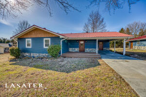 Lake living at its best! Only 4 miles to Sugarloaf Harbor Marina on Bull Shoals Lake! As the new owners of this meticulously cared for and updated home you will love the new windows, new doors, new flooring throughout, new UV protected vinyl siding, composite decking, newer HVAC system, 3/2 split bedroom floor plan, temperature controlled 2 car detached dream garage and 24ft lean-to plus another covered parking space. Additional luxury features that are sure to please you; claw foot tub with rain shower head, 0.69 acre lot, huge clubhouse with electricity, 220V connection in garage wired to home, electric car charging station and and so much more!