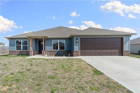 Photo of 2816 Reynolds Street, Pea Ridge, AR 72751 (MLS # 1340019)
