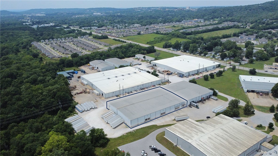Rare industrial opportunity in Fayetteville located less than five miles from I-49. This site includes 5 dock doors, 1 grade-level door, and 900 amp / 240 V / 3-phase power capacity. Yard is available to lease. Building size: ±20,000 – ±50,275 SF Asking rent: $5.50 PSF Rent type: NNN Grade-level doors: 1 (14' x 12') Dock-level doors: 5 Minimum wall height: 24' Maximum peak height: 28' Clear span: 21' Parking spaces: Approximately 30–40 Power capacity: 900 amp / 240 V / 3-phase Laydown yard: 0.75 AC