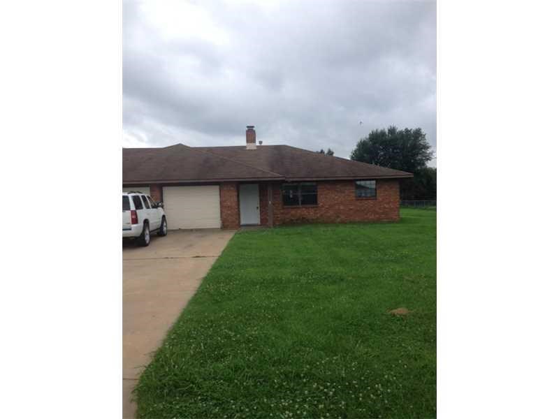 2 bedroom/1 bath duplex in Springdale.