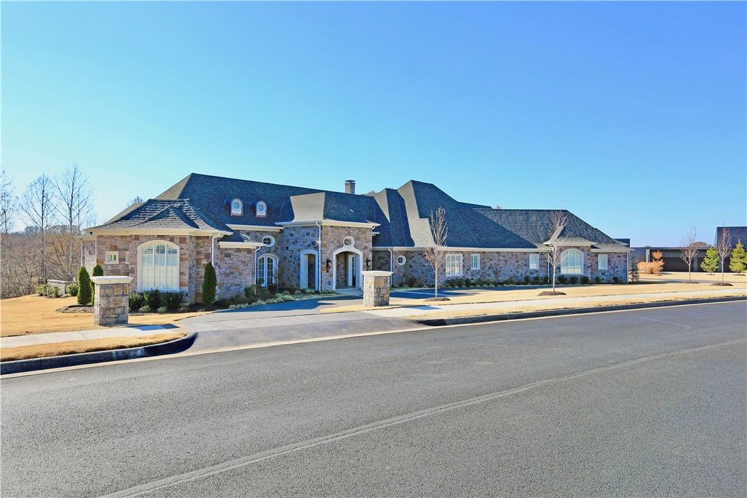 Immaculate home built by Tim McMahon situated on 3.34 acre lot in Clear Creek.