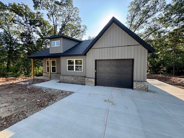 Charming 2 Bed, 2 Bath Home in Bella Vista ā Pet Friendly! This 1,126 sq ft property offers comfortable living with a spacious open floor plan, a one-car garage, and modern amenities. Enjoy a peaceful setting with nature all around, just minutes from trails, lakes, and Bella Vista amenities.
Pets are welcome, though please note there is no fenced yard. Don't miss this opportunity to live in a quiet, scenic neighborhood! Estimated completion date is 9/20/25.