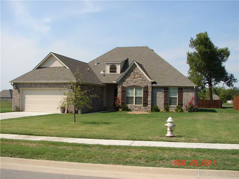 Are you ready for a different home? We have one move in ready just waiting on you. 4 bedrooms means you have room for the kids and a office. Rock fireplace is the focal point in the large Livingroom. Come live the dream in Mtn. Ranch!