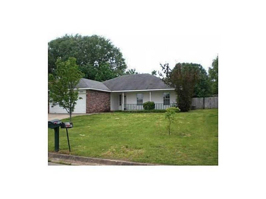 3 bedroom, 2 bath home close to I-49 and the U of A. Privacy fenced backyard. Won't last long, call for a showing!