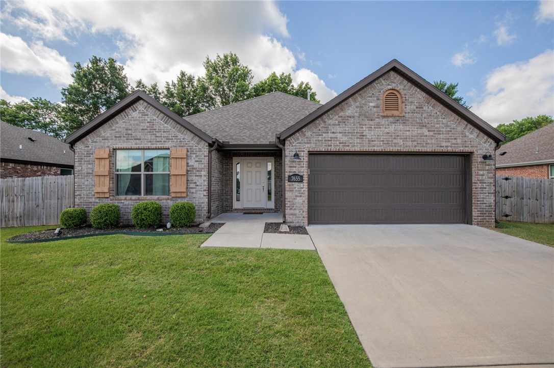 Immaculate 3 bed, 2 bath brick home with 1,522 sq ft of single-level comfort! Features include ceramic tile floors, granite countertops, stainless steel appliances with gas range, and a cozy gas-log fireplace. The spacious primary suite boasts a vaulted ceiling and walk-in closet. Enjoy a beautifully landscaped 0.22-acre lot just a short walk to Shaw Park. Fantastic location close to schools, shopping, and more!