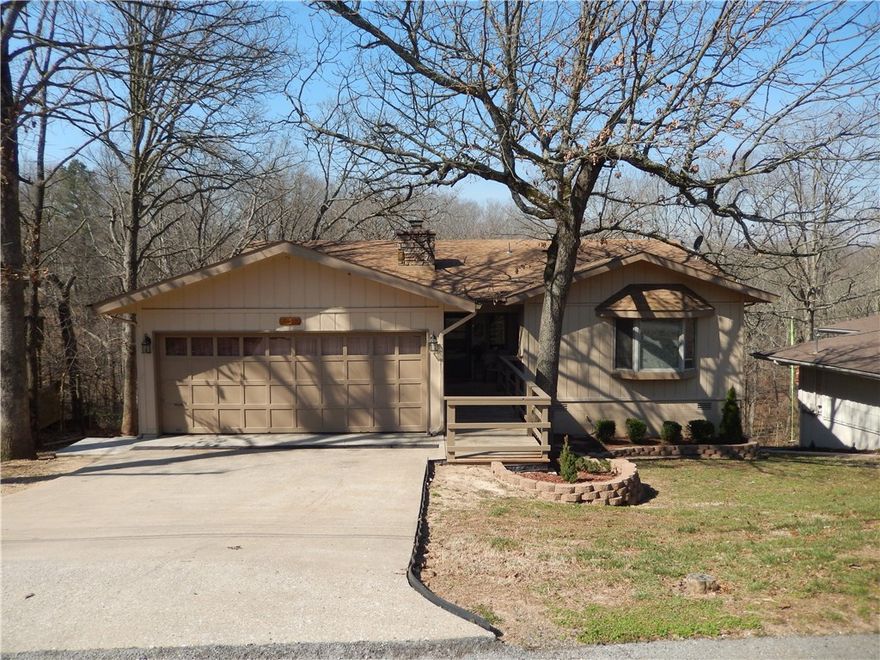 Absolutely beautiful! Walk to Lake Avalon. Close to Lake Windsor and the golf course. One level. Many updates. Bentonville School District. HAC 2014, roof 2009. Hardwood floors 2014, carpet and interior 2017. Shows​​‌​​​​‌​‌​​​‌‌​​​‌‌‌​​‌​​‌‌​​​​ fantastic!