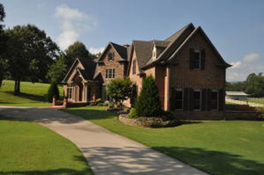 One of the premier homes in the Ozarks! Nestled onto 5.59 acres only 5 minutes to Harrison, Arkansas and near the Buffalo River National Park, Bull Shoals Lake, Table Rock Lake and Branson, Missouri. If you like horses, you'll love the 37'x49' Barnmaster horse barn and vinyl fenced pasture.