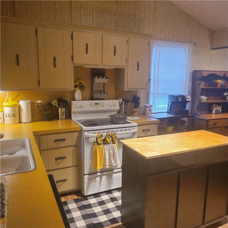 Coal Hill 16925 - Residential