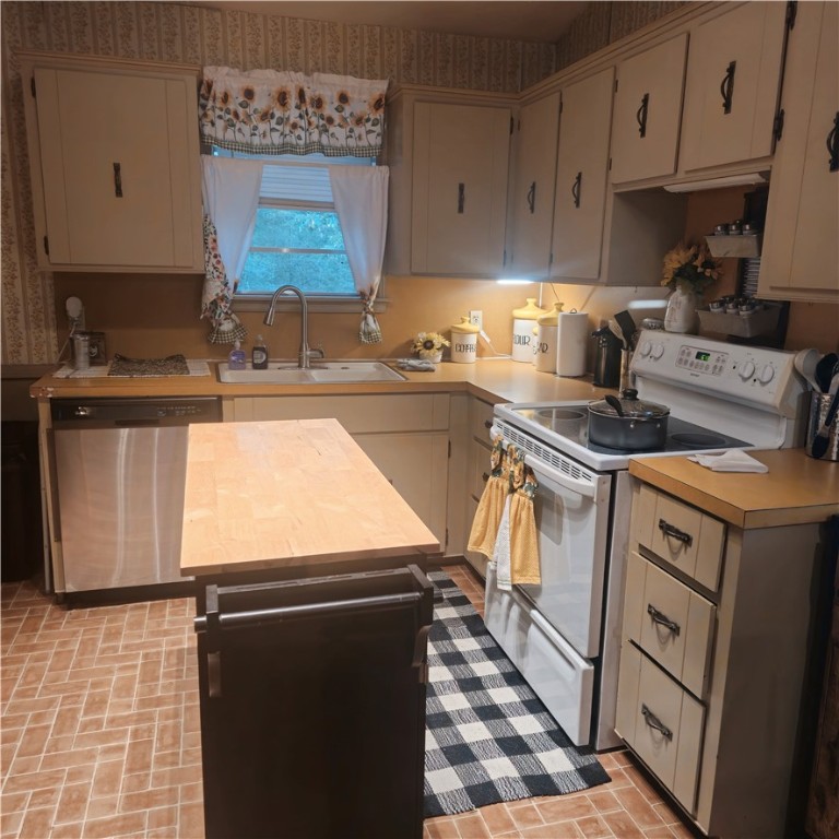 Coal Hill 16925 - Residential