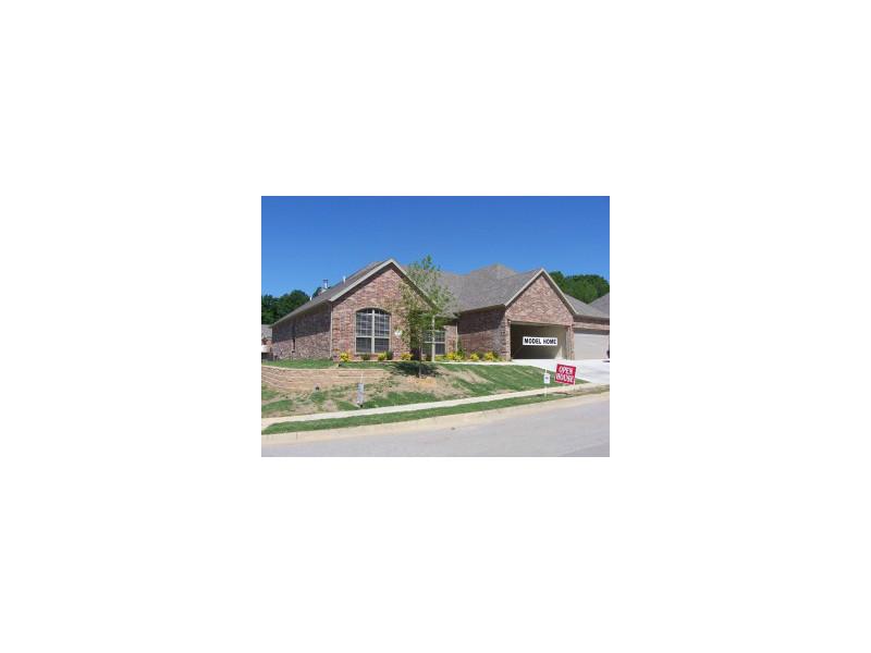 GREAT LOCATION IN EAST FAYETTEVILLE. CLOSE TO 540 BYPASS. MALL, RESTAURANTS, GREAT SCHOOLS, YARD MAINTENANCE, POOL, AND CLUBHOUSE INCLUDED.