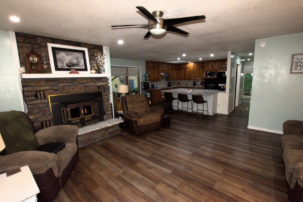 Townhouse Tct 3 A/K/A Drake Court Bvv - Residential