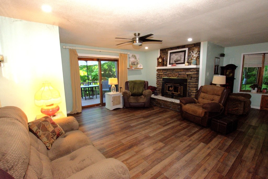 Townhouse Tct 3 A/K/A Drake Court Bvv - Residential