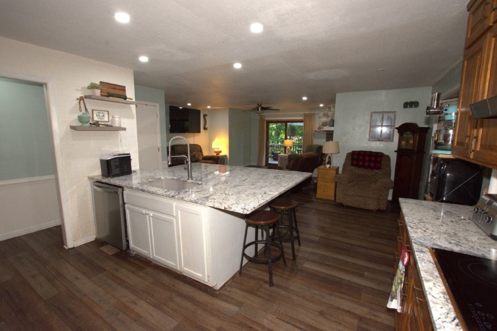 Townhouse Tct 3 A/K/A Drake Court Bvv - Residential