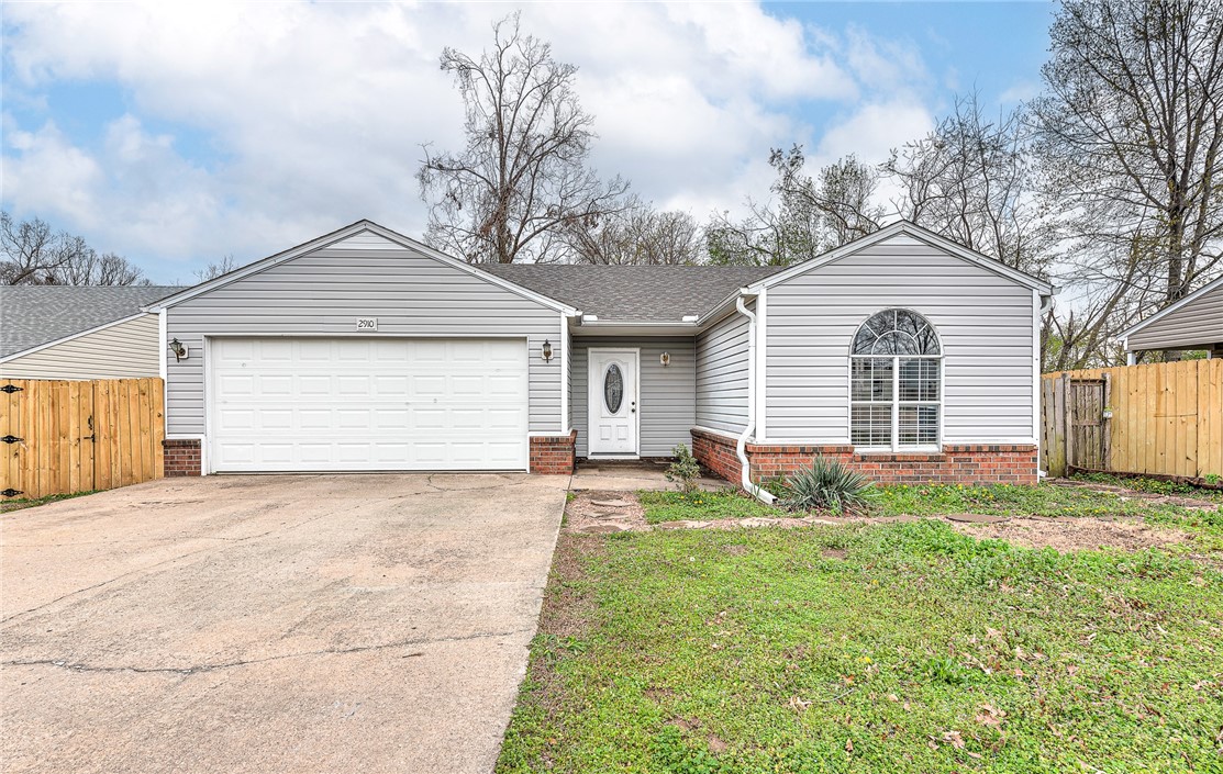 Discover the perfect blend of comfort and convenience in this delightful 3-bedroom, 2-bath home! Featuring a spacious layout, an inviting living area, and a well-appointed kitchen, this property is move-in ready. Enjoy outdoor relaxation in the backyard, and take advantage of the homeās prime location 2.3 miles from Crystal Bridges and 3 miles from the NEW Walmart Home Office. Whether you're looking for a great investment property or a cozy place to call home, this is an opportunity you donāt want to miss! Schedule your showing today!