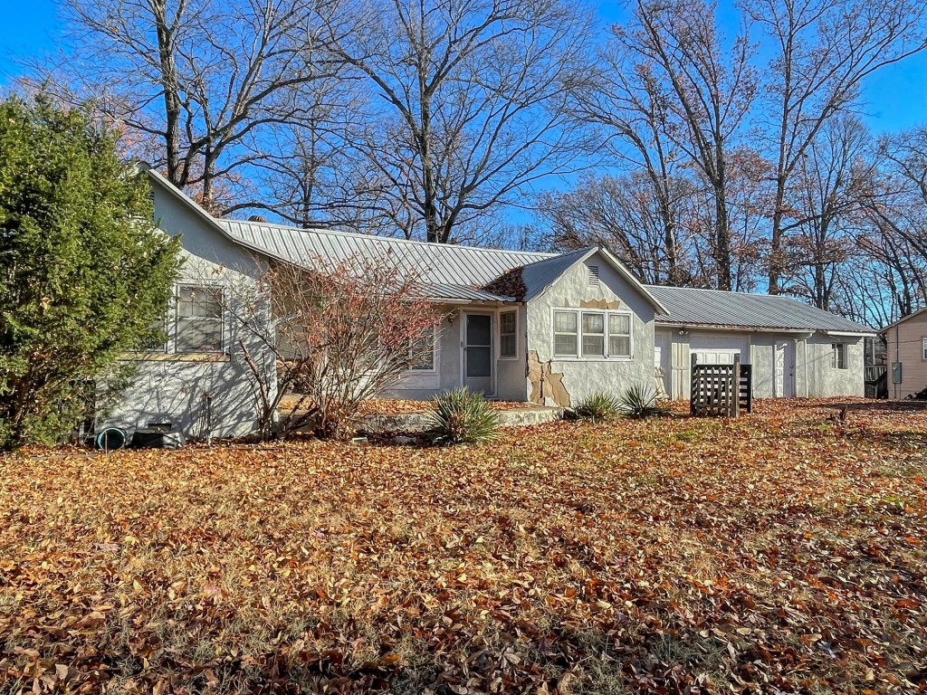 Good starter home in need of renovation. Excellent location close to Beaver Dam and Starkey Marina. Easy road access from Mundell Road. Wintertime lake view.
