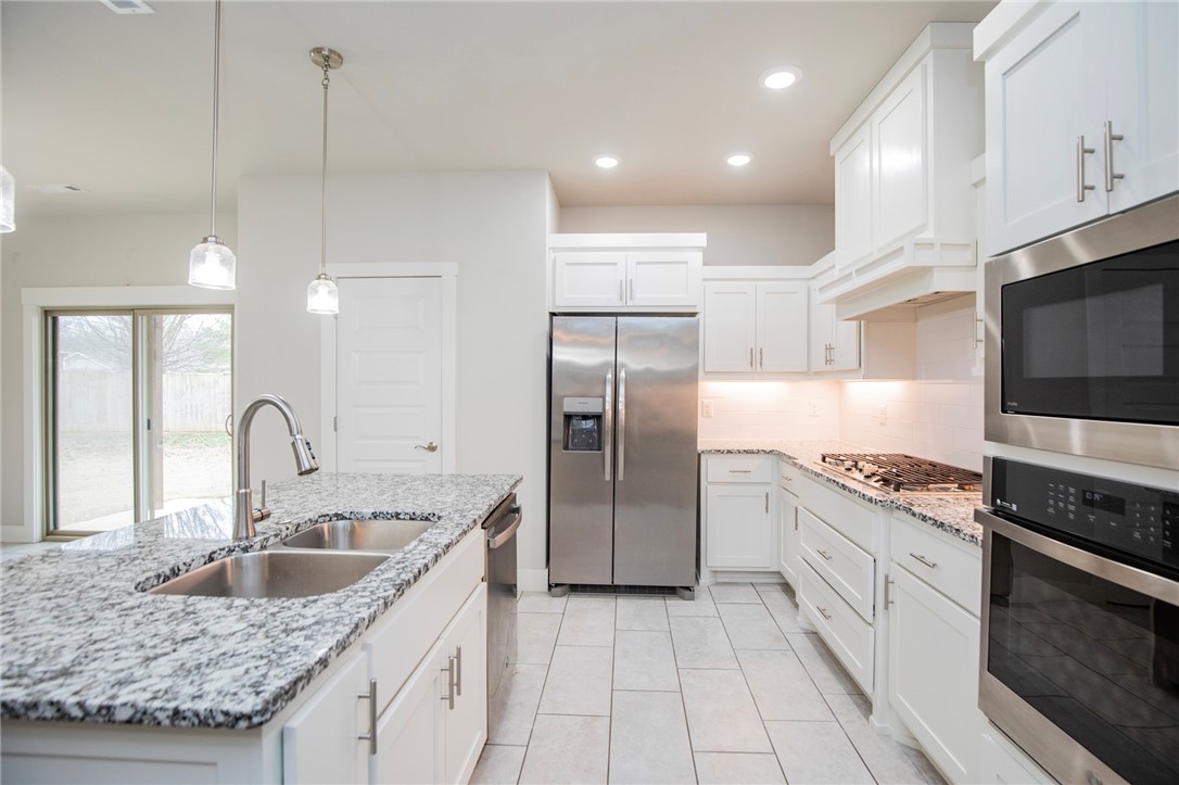 Rustic Ridge Sub Gentry - Residential Lease