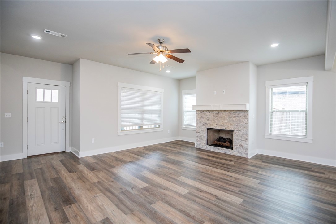 Rustic Ridge Sub Gentry - Residential Lease