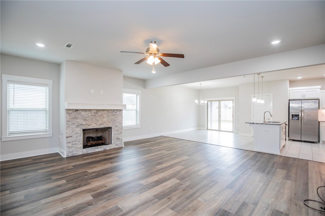 Rustic Ridge Sub Gentry - Residential Lease