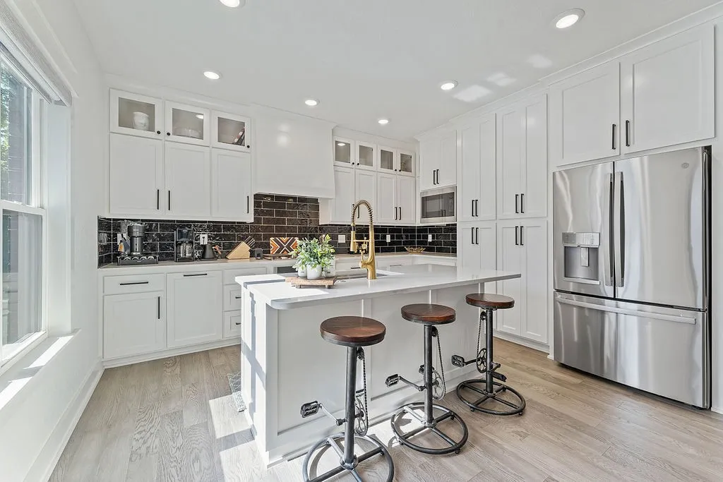 Bentonville, Arkansas 72712, United States, 4 Bedrooms Bedrooms, ,3 BathroomsBathrooms,Residential,Active,165359