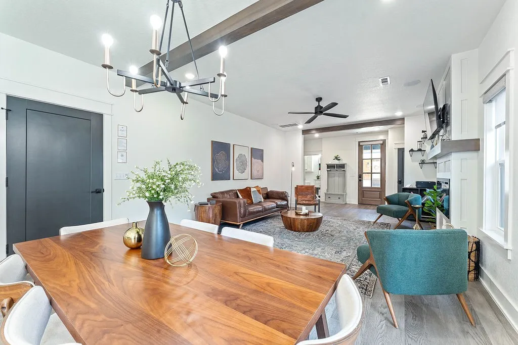 Bentonville, Arkansas 72712, United States, 4 Bedrooms Bedrooms, ,3 BathroomsBathrooms,Residential,Active,165359