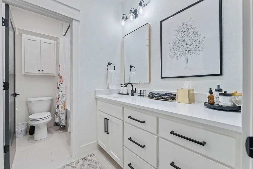 Bentonville, Arkansas 72712, United States, 4 Bedrooms Bedrooms, ,3 BathroomsBathrooms,Residential,Active,165359