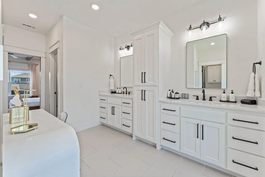 Bentonville, Arkansas 72712, United States, 4 Bedrooms Bedrooms, ,3 BathroomsBathrooms,Residential,Active,165359