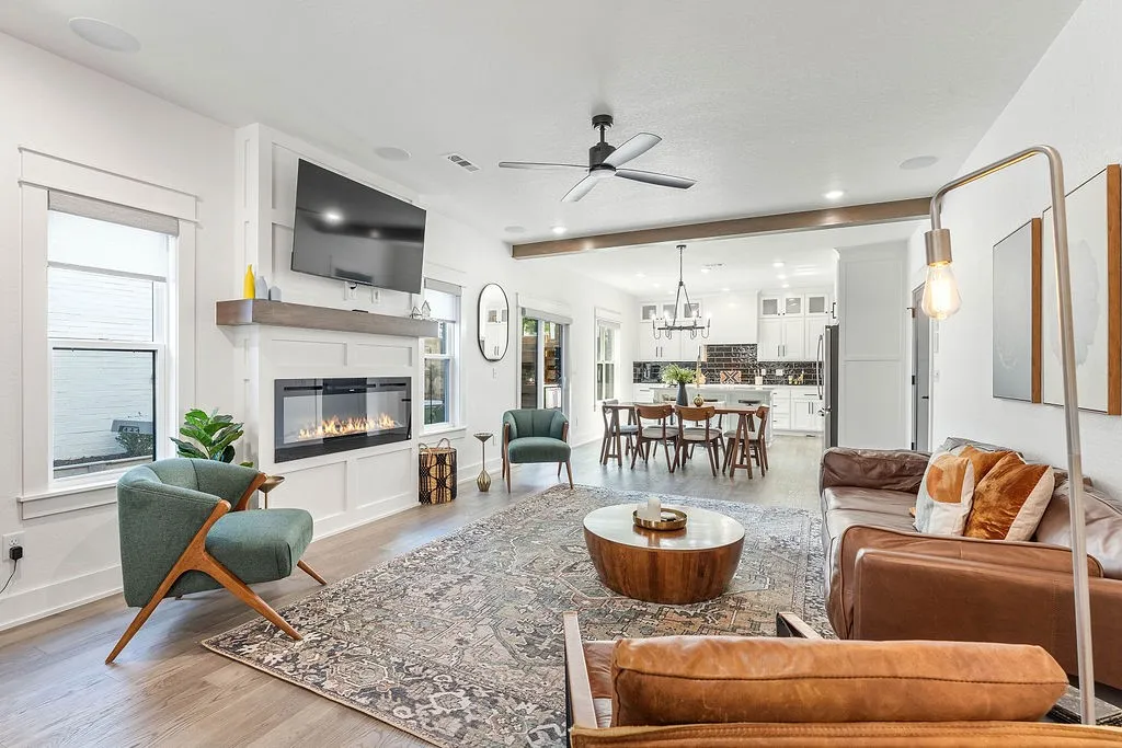 Bentonville, Arkansas 72712, United States, 4 Bedrooms Bedrooms, ,3 BathroomsBathrooms,Residential,Active,165359