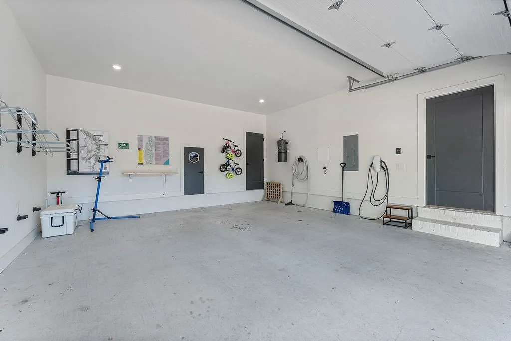 Bentonville, Arkansas 72712, United States, 4 Bedrooms Bedrooms, ,3 BathroomsBathrooms,Residential,Active,165359