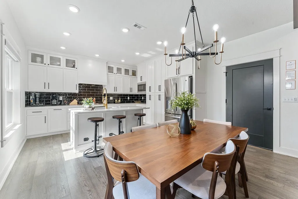 Bentonville, Arkansas 72712, United States, 4 Bedrooms Bedrooms, ,3 BathroomsBathrooms,Residential,Active,165359