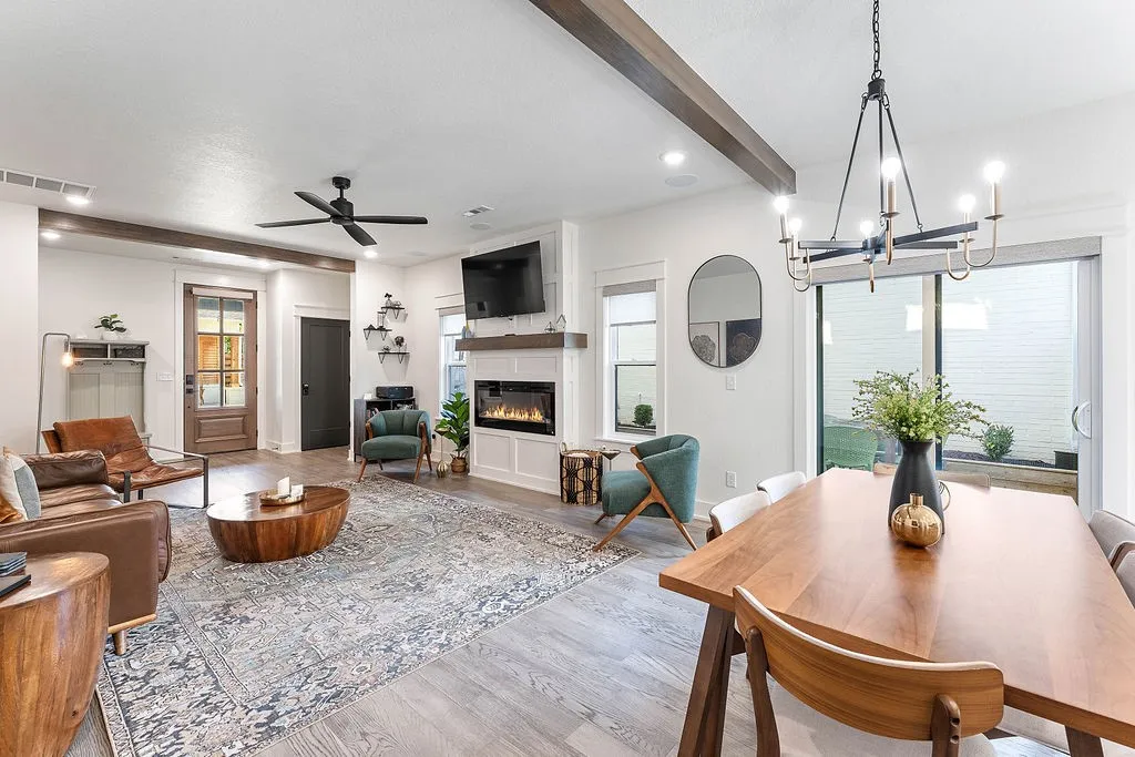 Bentonville, Arkansas 72712, United States, 4 Bedrooms Bedrooms, ,3 BathroomsBathrooms,Residential,Active,165359