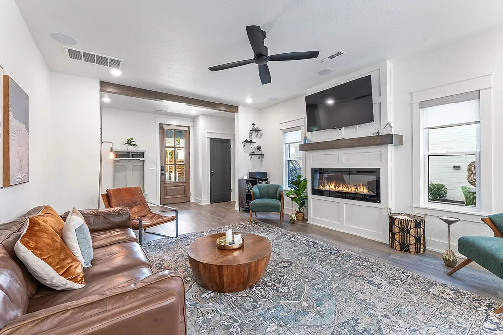 Bentonville, Arkansas 72712, United States, 4 Bedrooms Bedrooms, ,3 BathroomsBathrooms,Residential,Active,165359