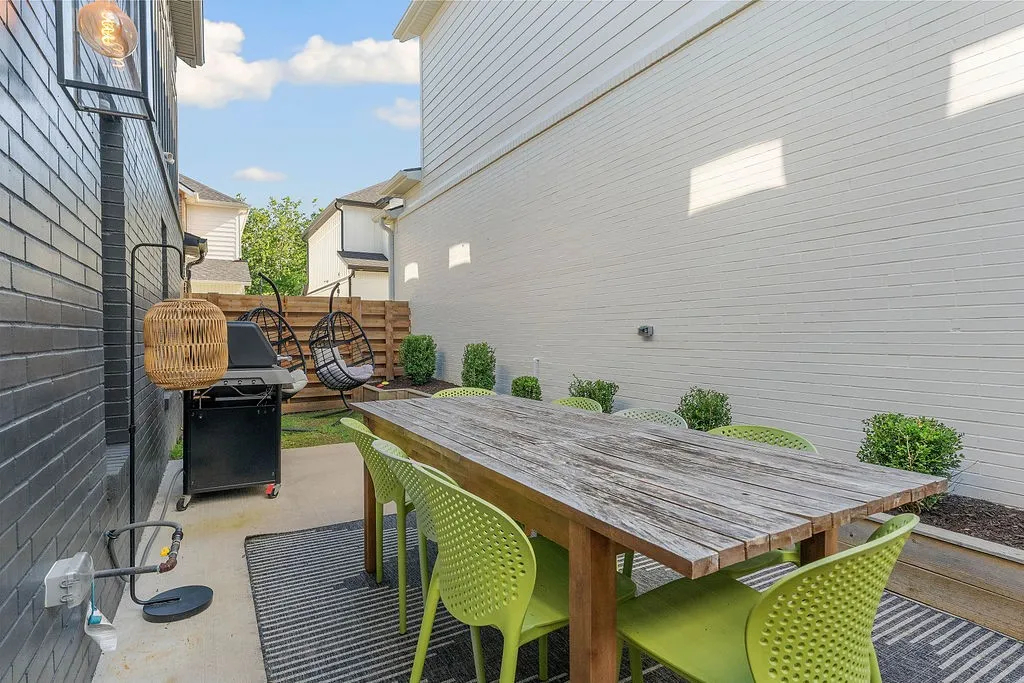 Bentonville, Arkansas 72712, United States, 4 Bedrooms Bedrooms, ,3 BathroomsBathrooms,Residential,Active,165359