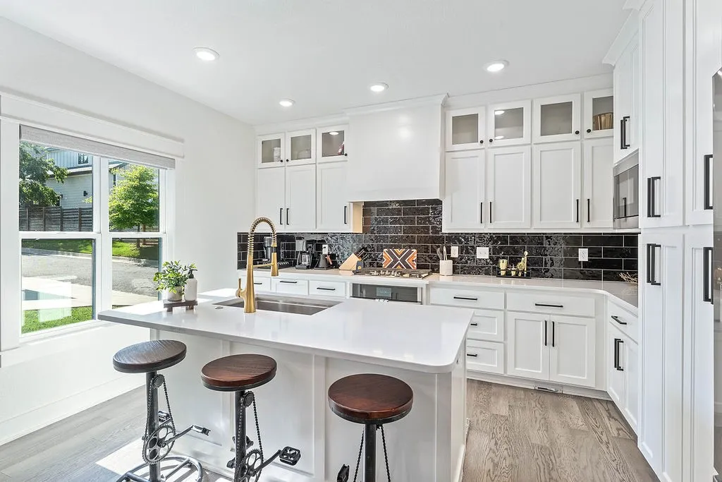 Bentonville, Arkansas 72712, United States, 4 Bedrooms Bedrooms, ,3 BathroomsBathrooms,Residential,Active,165359