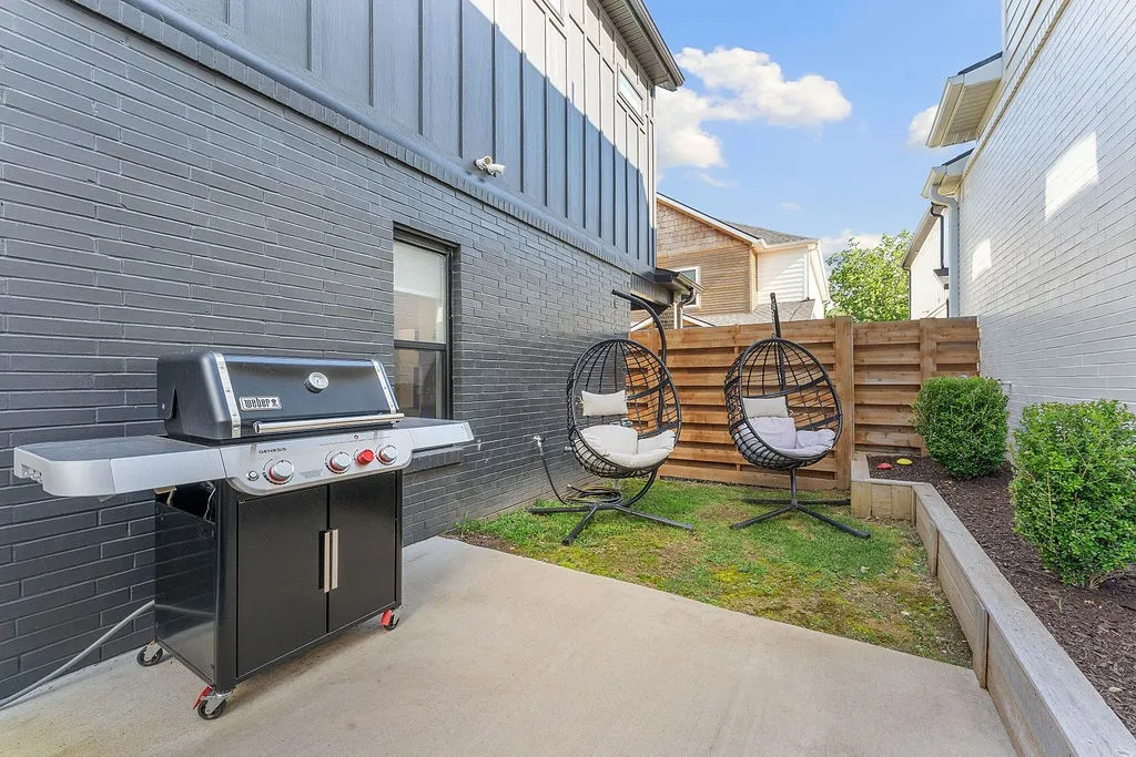 Bentonville, Arkansas 72712, United States, 4 Bedrooms Bedrooms, ,3 BathroomsBathrooms,Residential,Active,165359