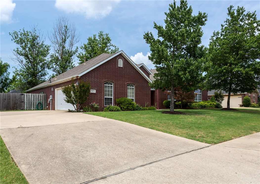 Har ber School District, Razorback Greenway to bike around Northwest AR, beautiful home in excellent location and great neighborhood! This home features spacious rooms and lots of storage space. Living rm w/large windows, providing lots of natural light, gas log fireplace, and double tray ceiling w/recessed lights. Eat-in kitchen, granite counters, pantry, newer stainless appliances, formal dining room adds additional entertaining space. Covered patio and privacy fenced backyard creating a great outdoor
