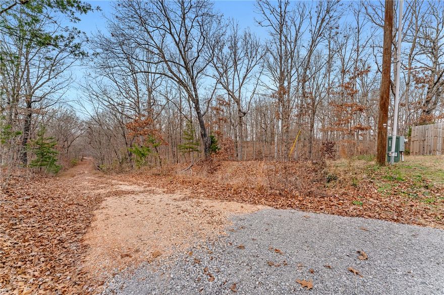 Beautiful wooded lot in Bella Vista, just minutes from Metfield Golf Course and Lake Brittany. Enjoy a private, tree-filled setting perfect for a future home or getaway. Close to golf, fishing, kayaking, trails, and Bella Vista amenities. A peaceful location offering nature, recreation, and convenience all in one