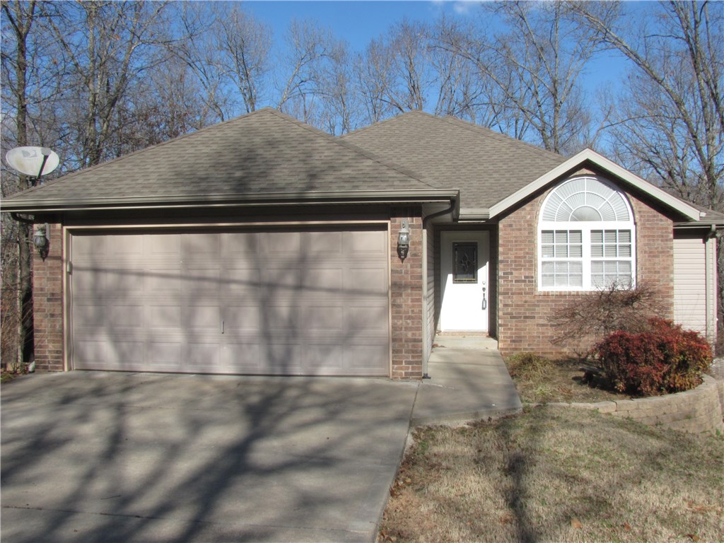 Located in the Metfield area. Close to tennis courts, community pool, and club house and Dogwood golf course. This 5 bedroom 3 bath home is perfect for your family. 3 bed/2bath up stairs, 2 bed, 1 bath with bonus room down stairs. Kitchen is open to living area and dining room, stainless steel appliances, pantry, full privacy fence, faux 2 inch blinds, gutters, fire place in family room. Some repairs are still being completed.