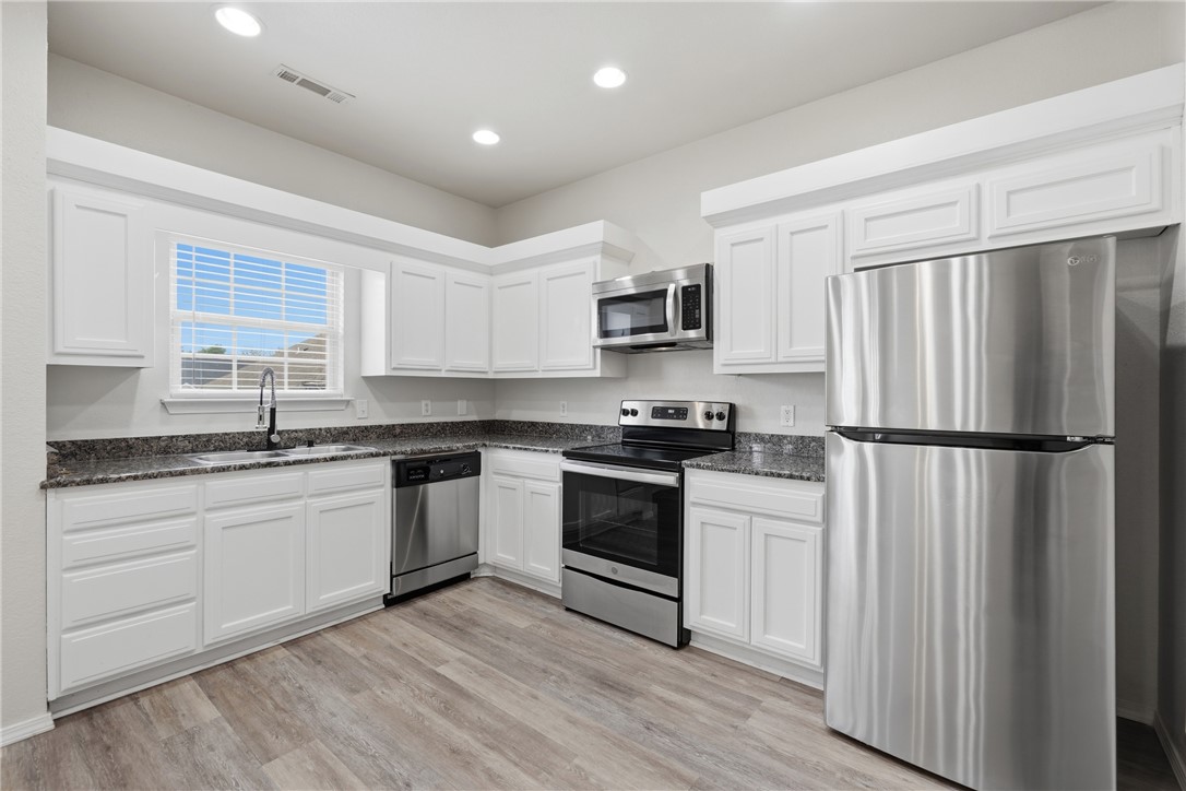 Riverwalk Farm Estate Ph I Bentonville - Residential Lease